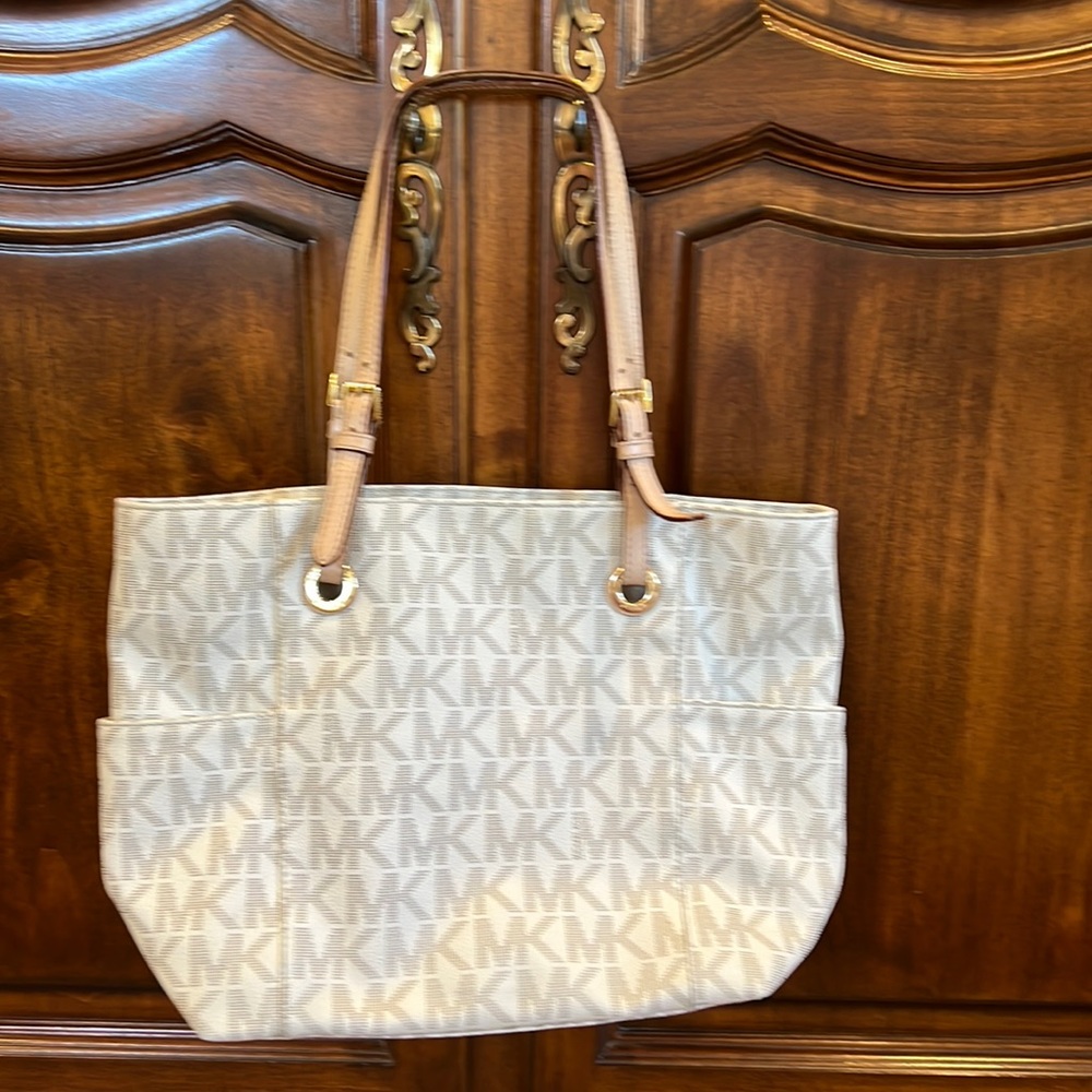 Nice neutral handbag